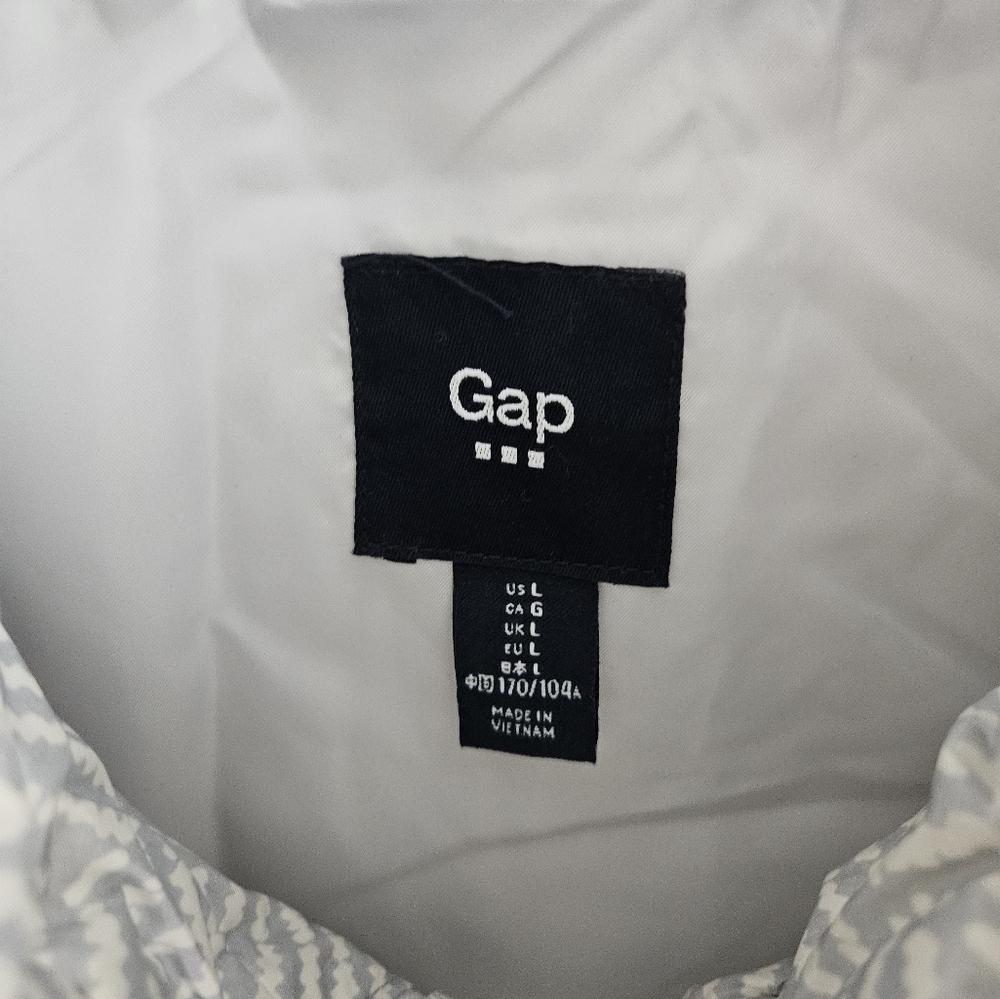GAP Gray Puffer Vest Chevron Pattern - Picture 5 of 5